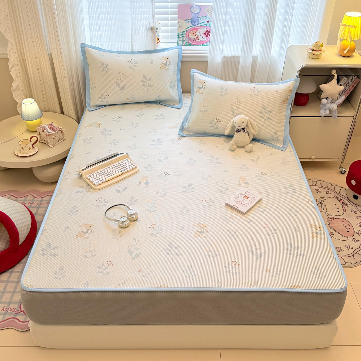 91家纺网 家纺一手货源 找家纺 慕尚家纺 2026新款清新凉感冰藤席床笠款 春日小兔