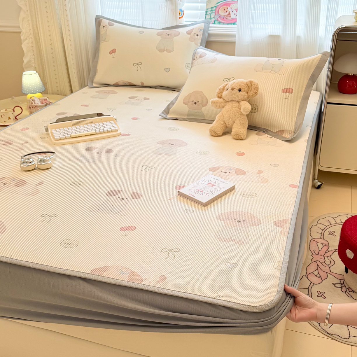 91家纺网 家纺一手货源 找家纺 慕尚家纺 2026新款清新凉感冰藤席床笠款 福禄小狗