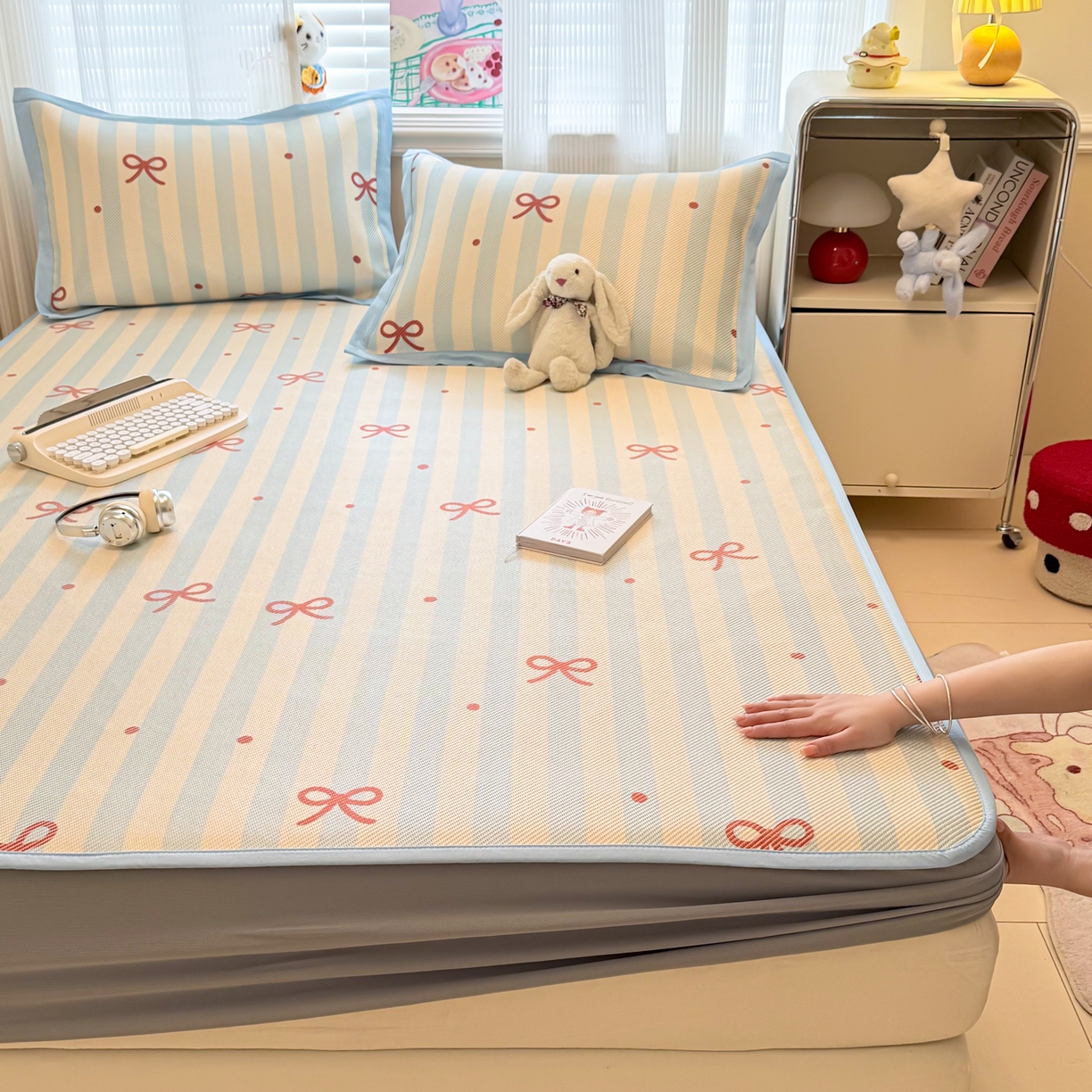 91家纺网 家纺一手货源 找家纺 慕尚家纺 2026新款清新凉感冰藤席床笠款 蝴蝶结