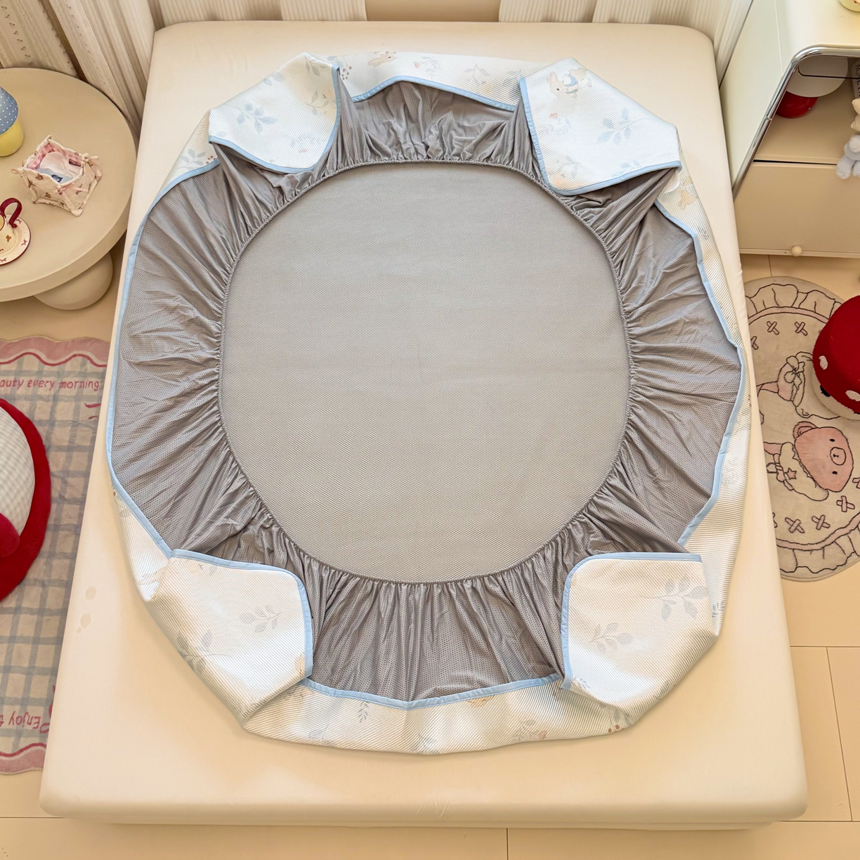 91家纺网 家纺一手货源 找家纺 慕尚家纺 2026新款清新凉感冰藤席床笠款 春日小兔