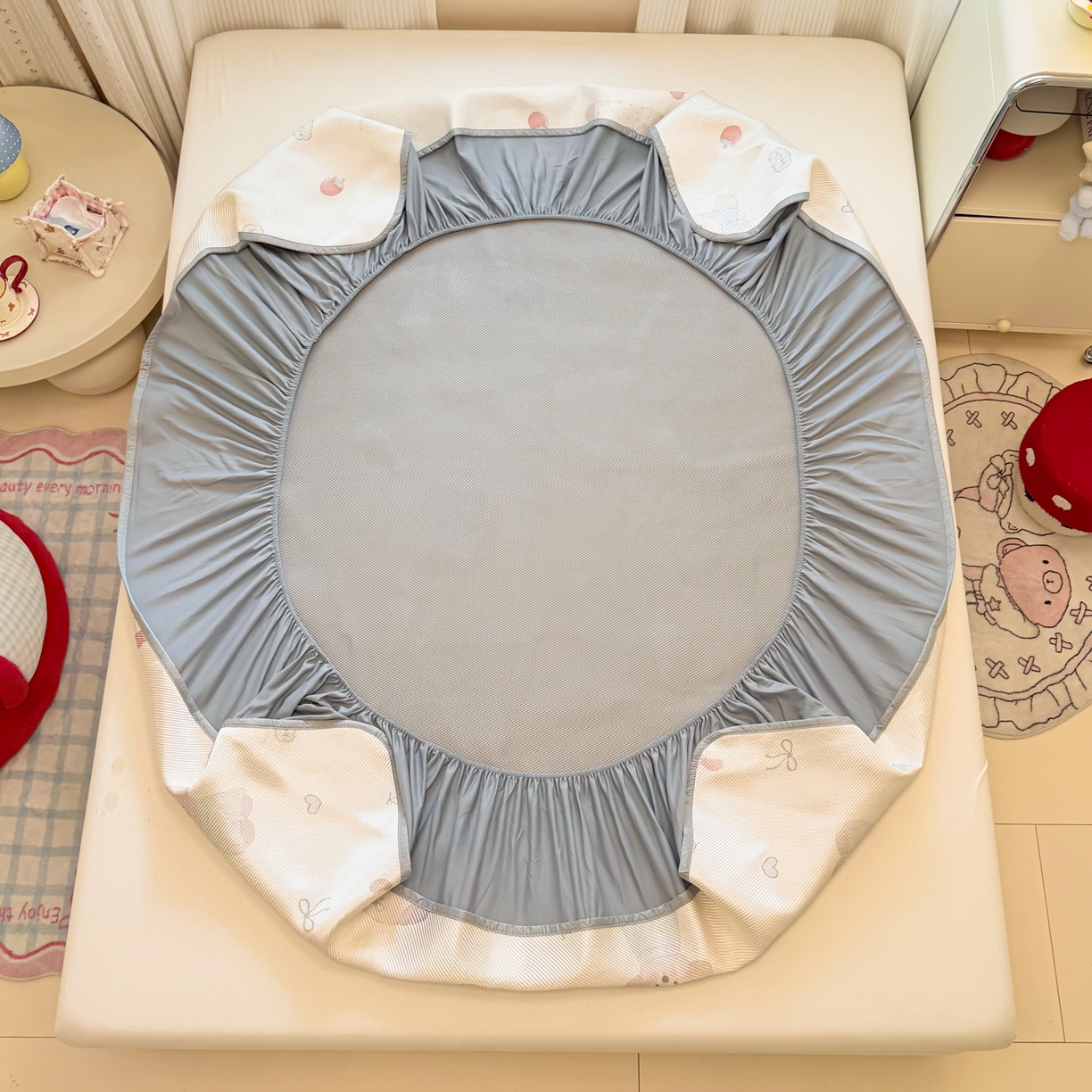 91家纺网 家纺一手货源 找家纺 慕尚家纺 2026新款清新凉感冰藤席床笠款 福禄小狗