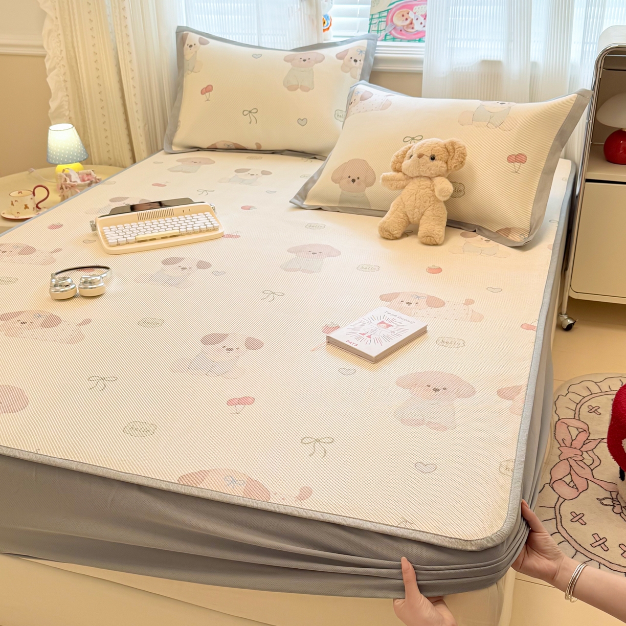 91家纺网 家纺一手货源 找家纺 慕尚家纺 2026新款清新凉感冰藤席床笠款 福禄小狗