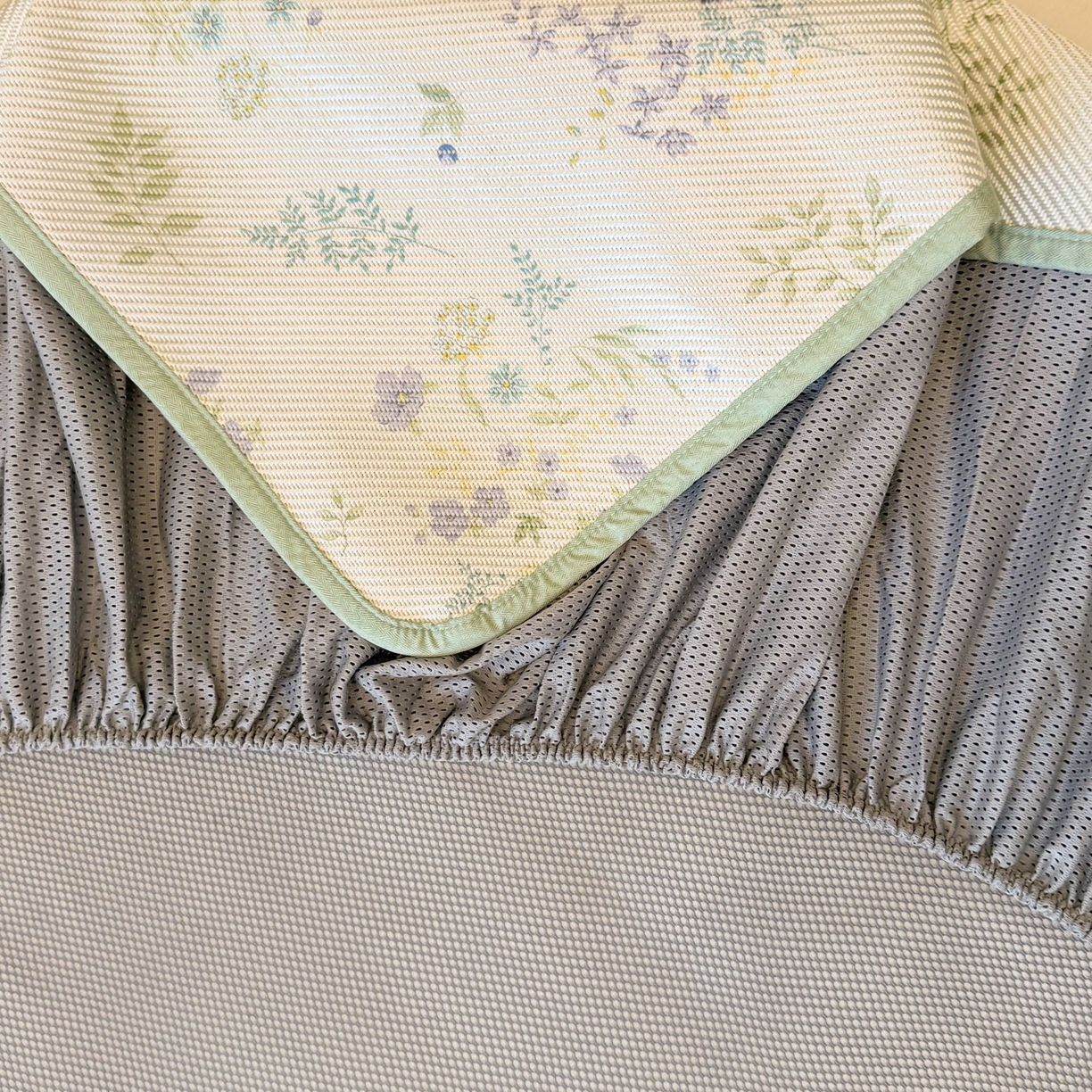 91家纺网 家纺一手货源 找家纺 慕尚家纺 2026新款清新凉感冰藤席床笠款 梦幻紫花