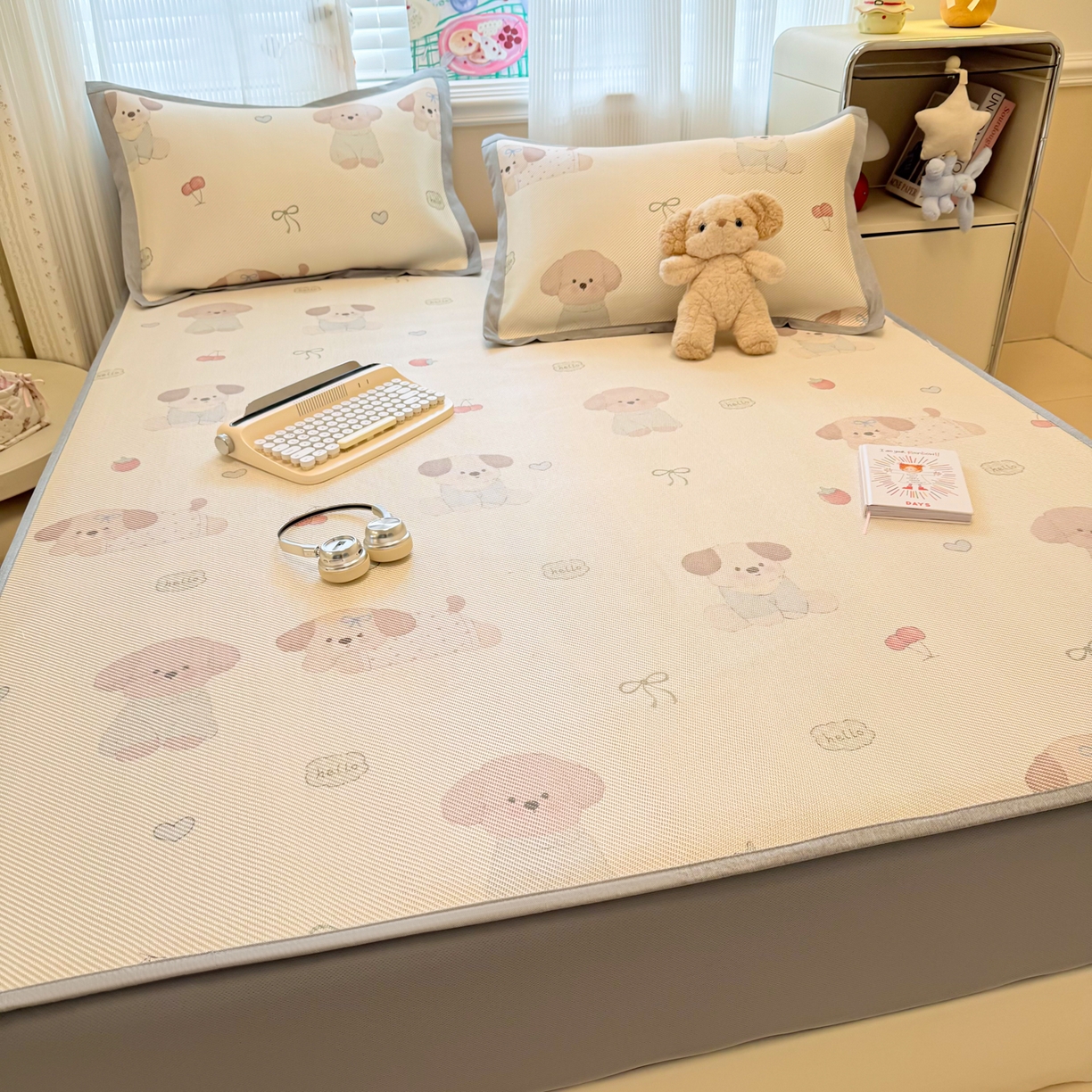 91家纺网 家纺一手货源 找家纺 慕尚家纺 2026新款清新凉感冰藤席床笠款 福禄小狗