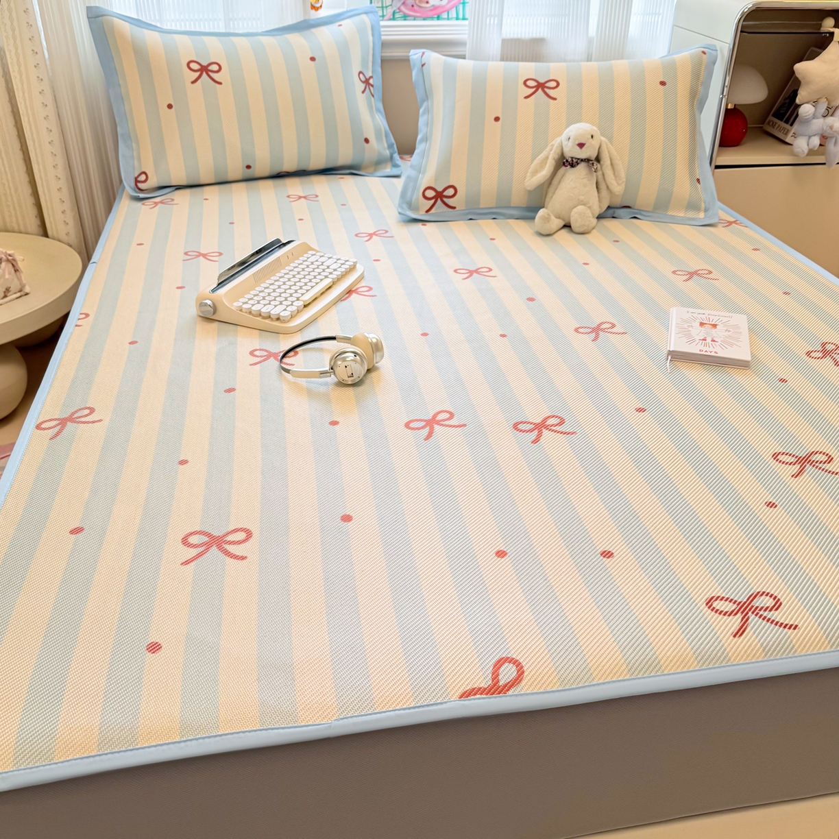 91家纺网 家纺一手货源 找家纺 慕尚家纺 2026新款清新凉感冰藤席床笠款 蝴蝶结