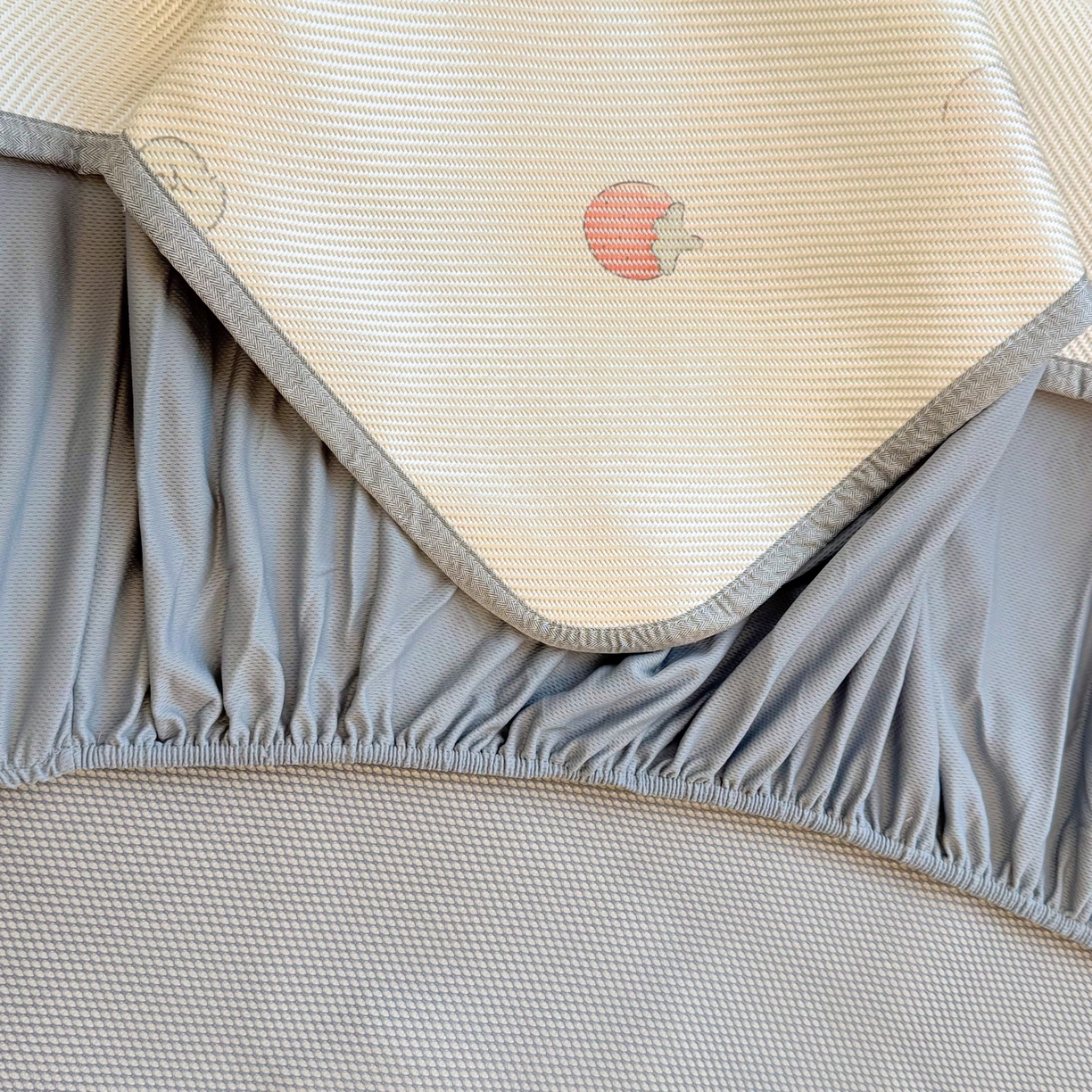 91家纺网 家纺一手货源 找家纺 慕尚家纺 2026新款清新凉感冰藤席床笠款 福禄小狗