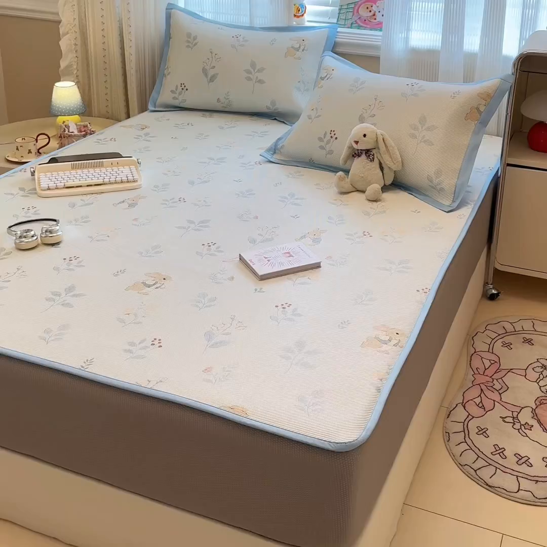 91家纺网 家纺一手货源 找家纺 慕尚家纺 2026新款清新凉感冰藤席床笠款 春日小兔