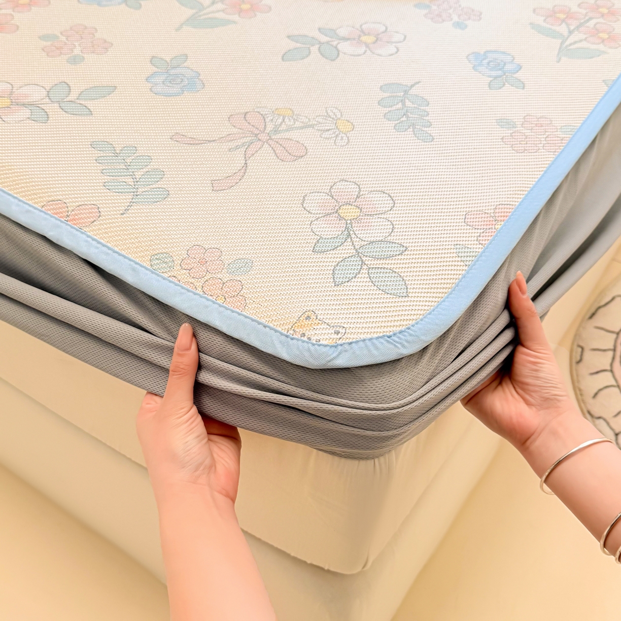 91家纺网 家纺一手货源 找家纺 慕尚家纺 2026新款清新凉感冰藤席床笠款 活力小猫