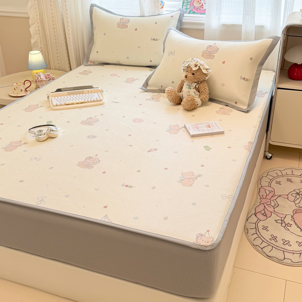 91家纺网 家纺一手货源 找家纺 慕尚家纺 2026新款清新凉感冰藤席床笠款 魔法小熊