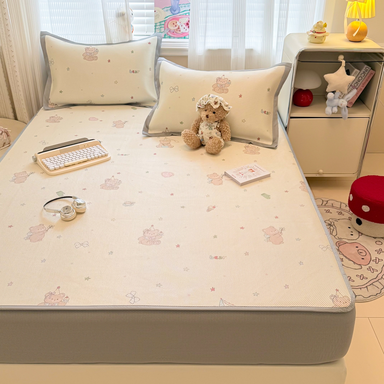 91家纺网 家纺一手货源 找家纺 慕尚家纺 2026新款清新凉感冰藤席床笠款 魔法小熊