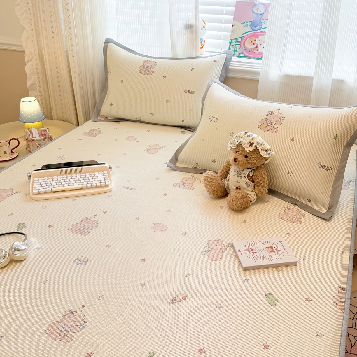 91家纺网 家纺一手货源 找家纺 慕尚家纺 2026新款清新凉感冰藤席床笠款 魔法小熊