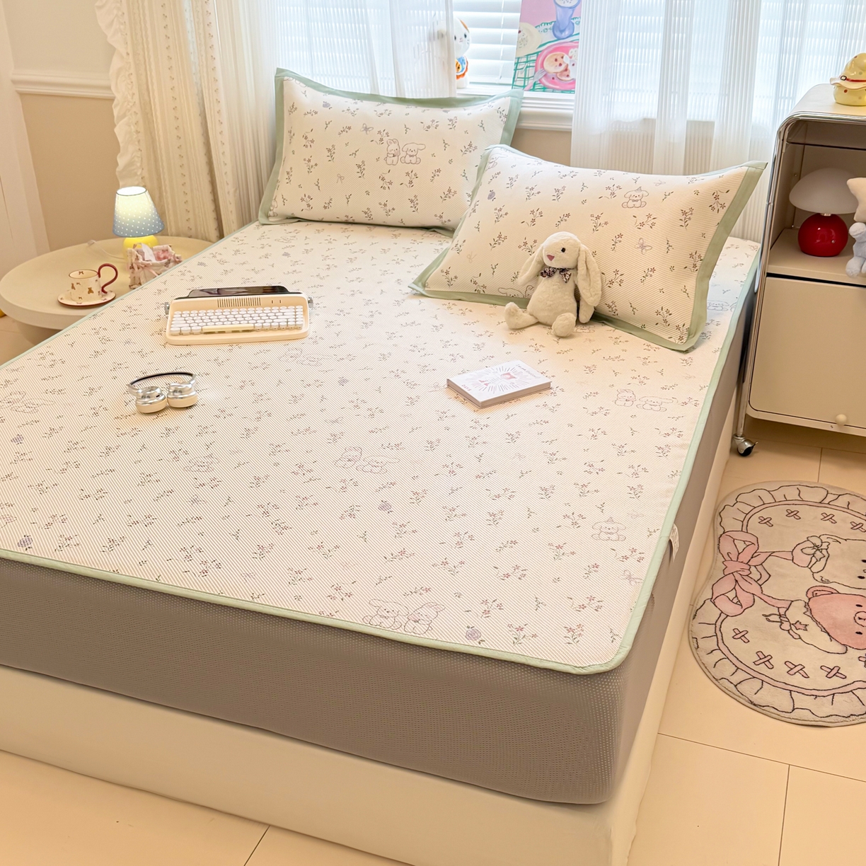 91家纺网 家纺一手货源 找家纺 慕尚家纺 2026新款清新凉感冰藤席床笠款 顽皮兔