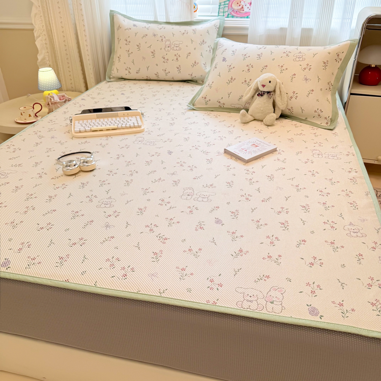 91家纺网 家纺一手货源 找家纺 慕尚家纺 2026新款清新凉感冰藤席床笠款 顽皮兔