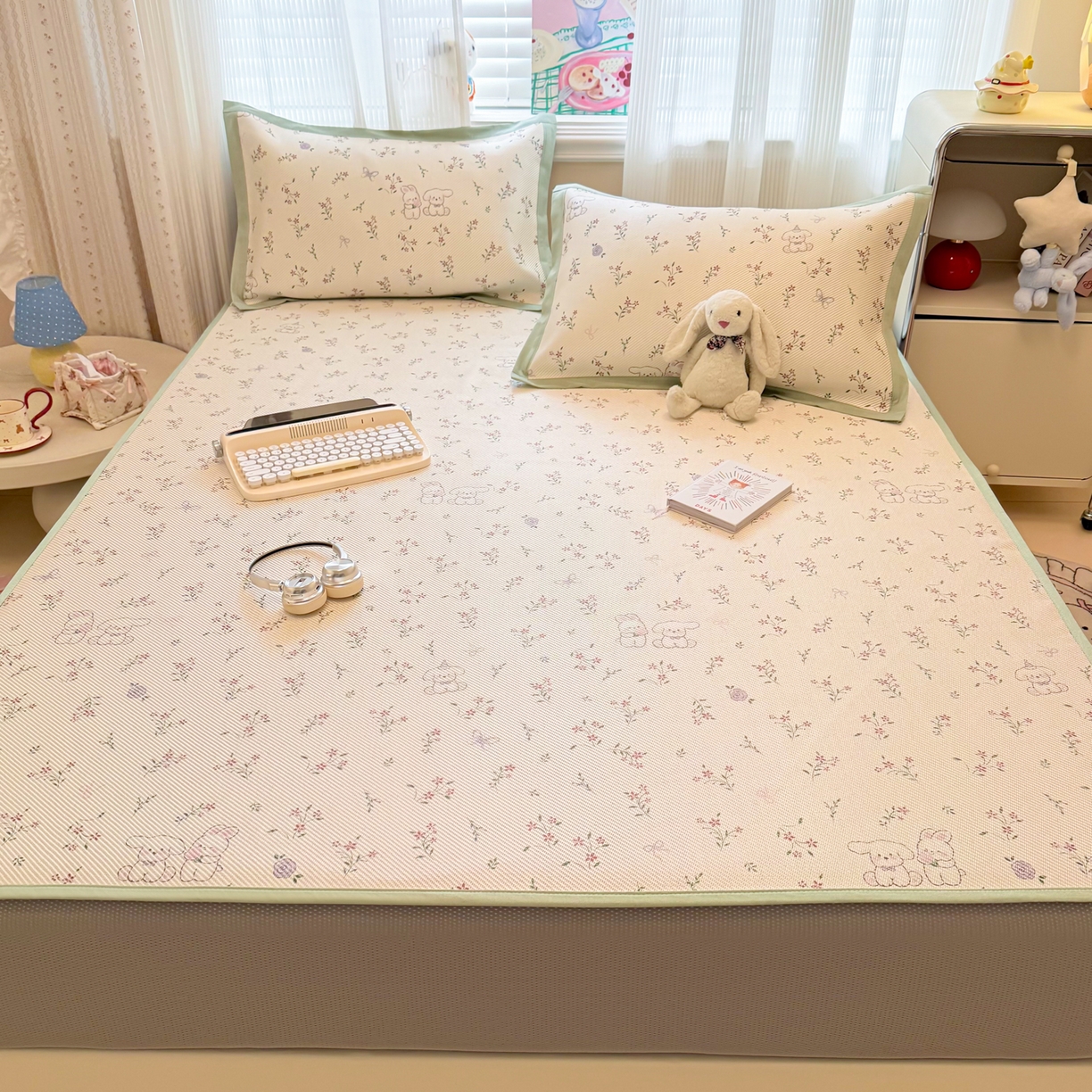 91家纺网 家纺一手货源 找家纺 慕尚家纺 2026新款清新凉感冰藤席床笠款 顽皮兔