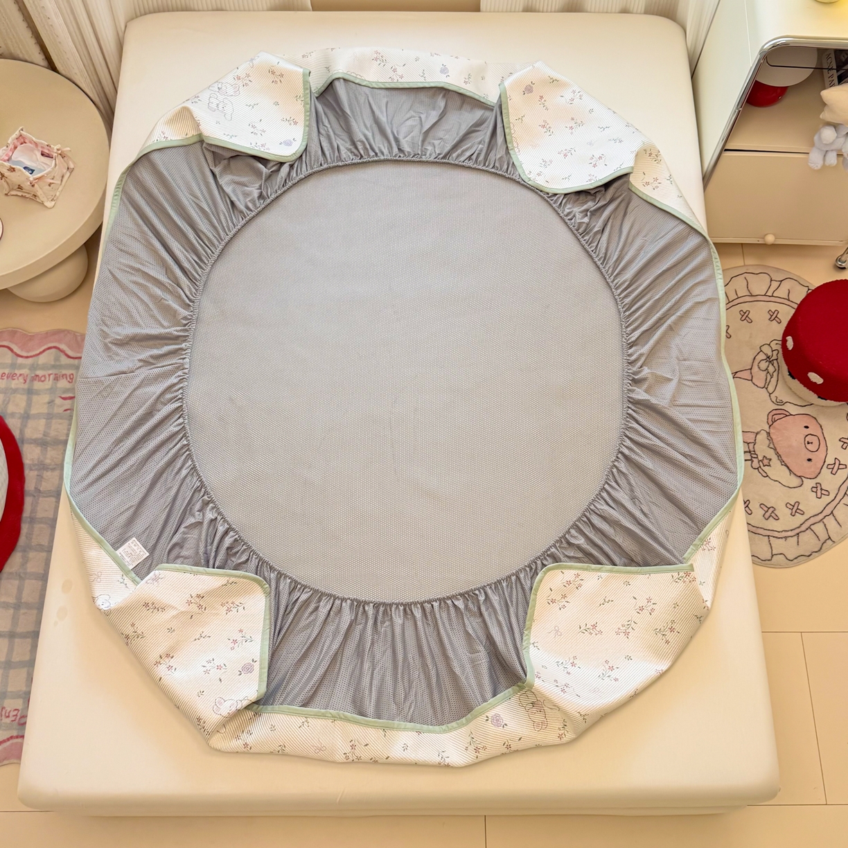 91家纺网 家纺一手货源 找家纺 慕尚家纺 2026新款清新凉感冰藤席床笠款 顽皮兔