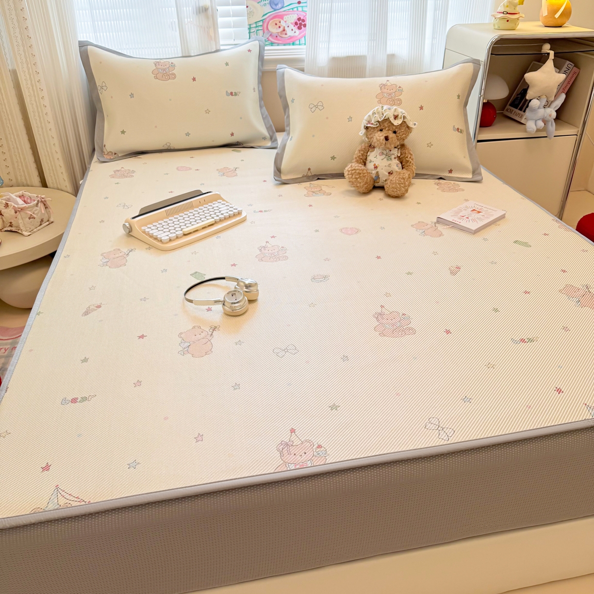 91家纺网 家纺一手货源 找家纺 慕尚家纺 2026新款清新凉感冰藤席床笠款 魔法小熊