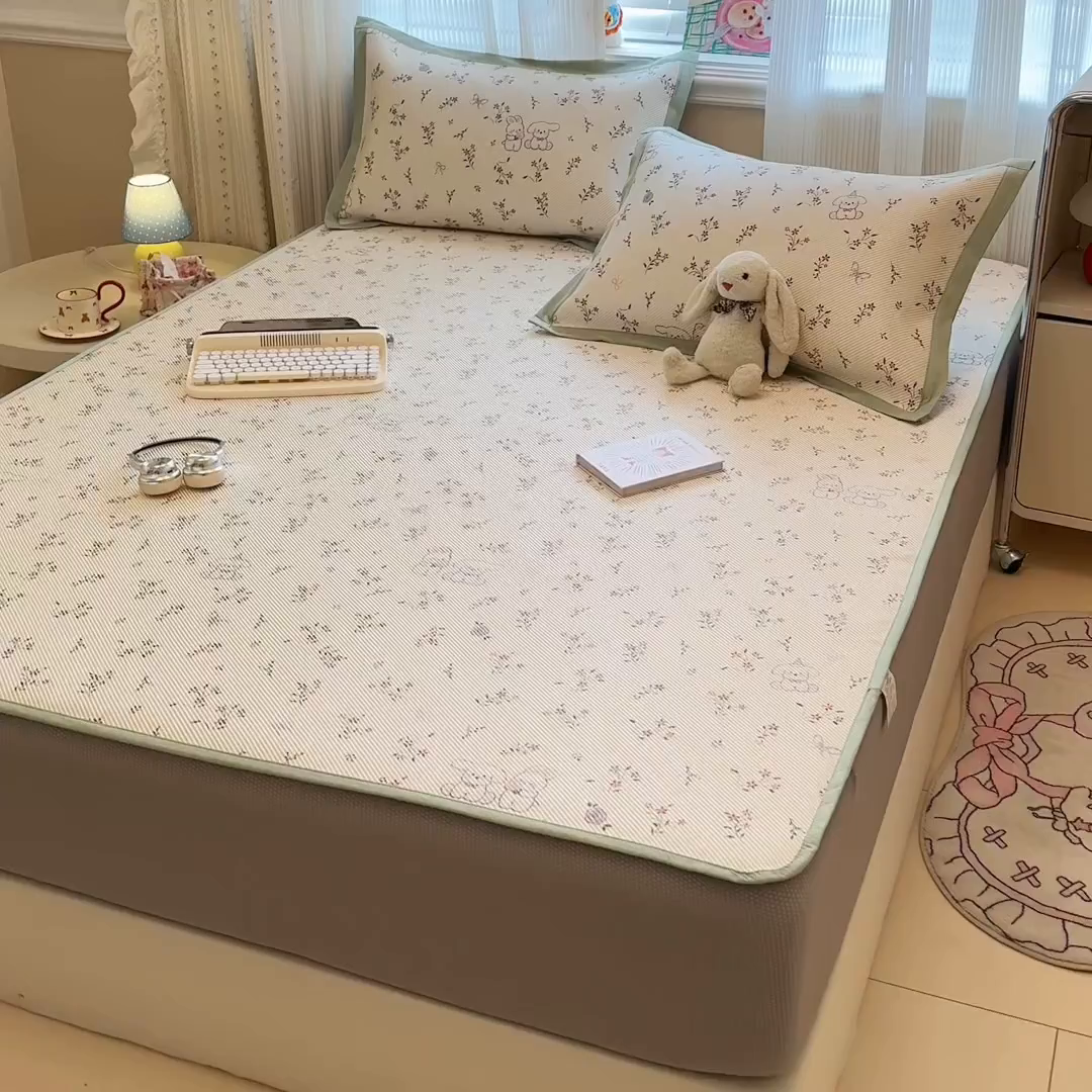 91家纺网 家纺一手货源 找家纺 慕尚家纺 2026新款清新凉感冰藤席床笠款 顽皮兔