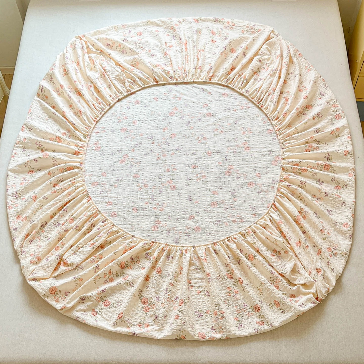 91家纺网 家纺一手货源 找家纺 蓝极人 2026新款泡泡纱印花床笠 CL春色