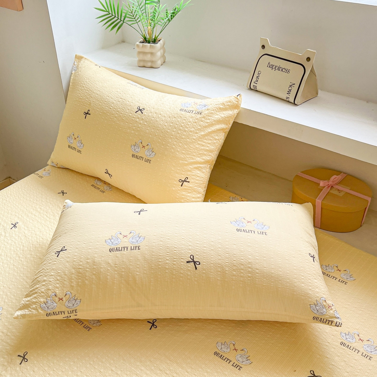 91家纺网 家纺一手货源 找家纺 蓝极人 2026新款泡泡纱印花床笠 CL施华洛黄