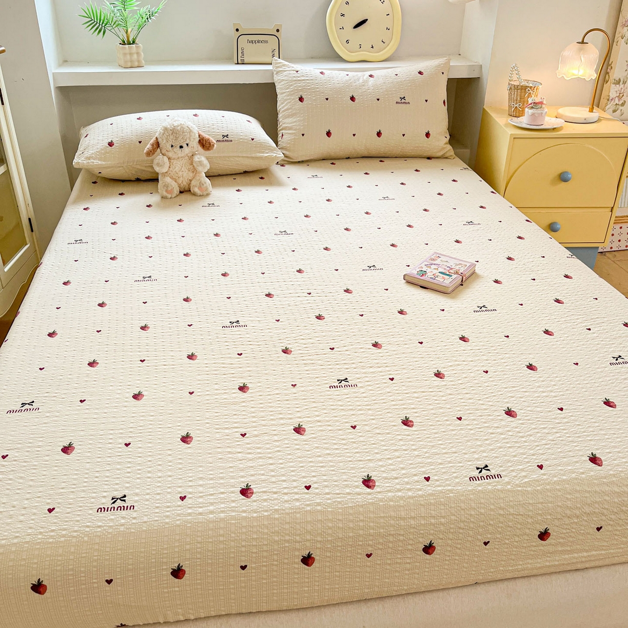 91家纺网 家纺一手货源 找家纺 蓝极人 2026新款泡泡纱印花床笠 CL草莓