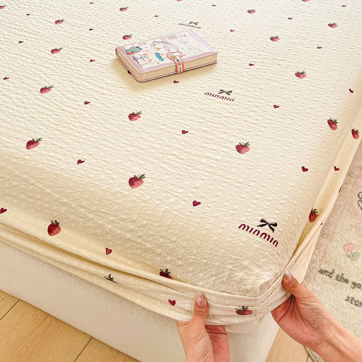 91家纺网 家纺一手货源 找家纺 蓝极人 2026新款泡泡纱印花床笠 CL草莓