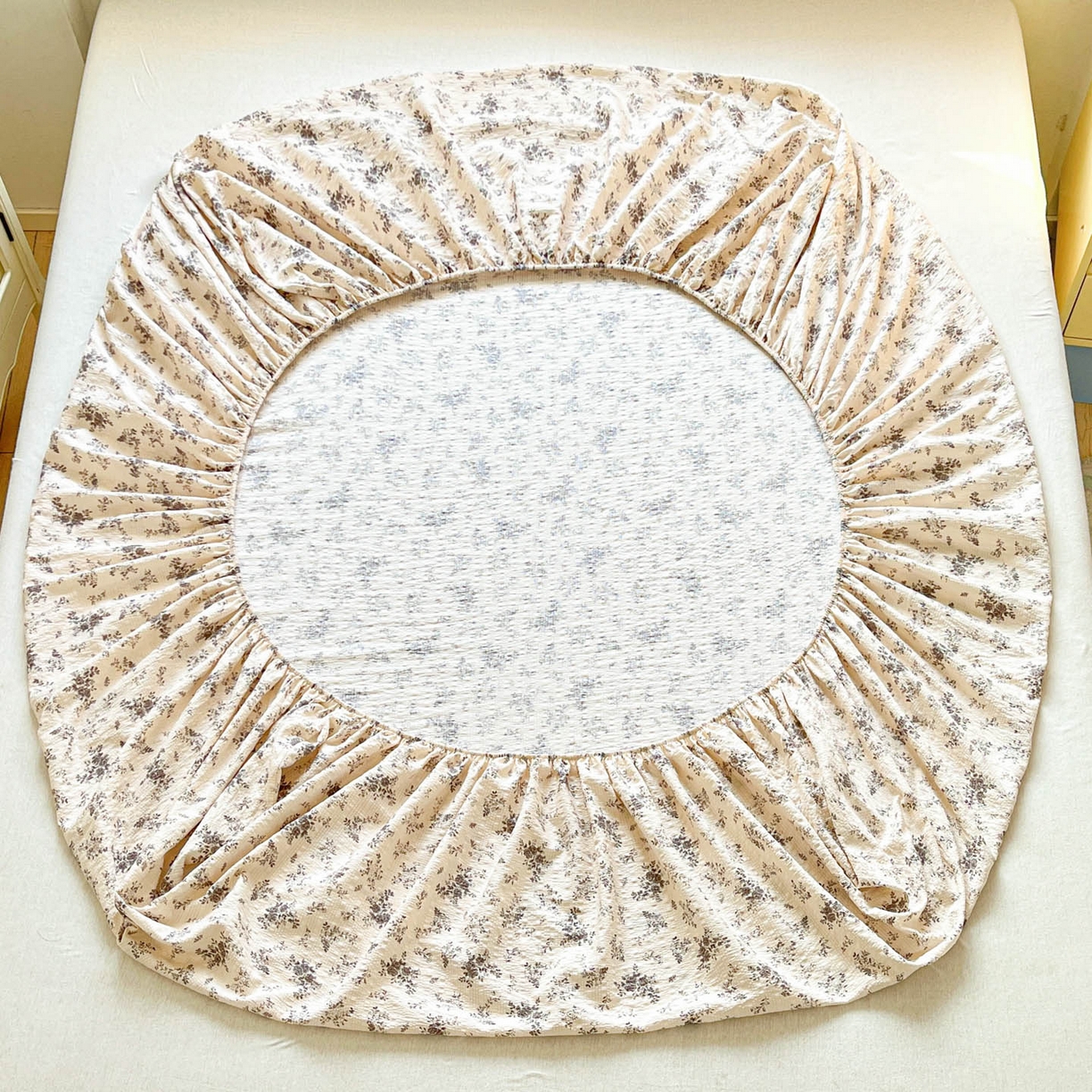 91家纺网 家纺一手货源 找家纺 蓝极人 2026新款泡泡纱印花床笠 CL初柠