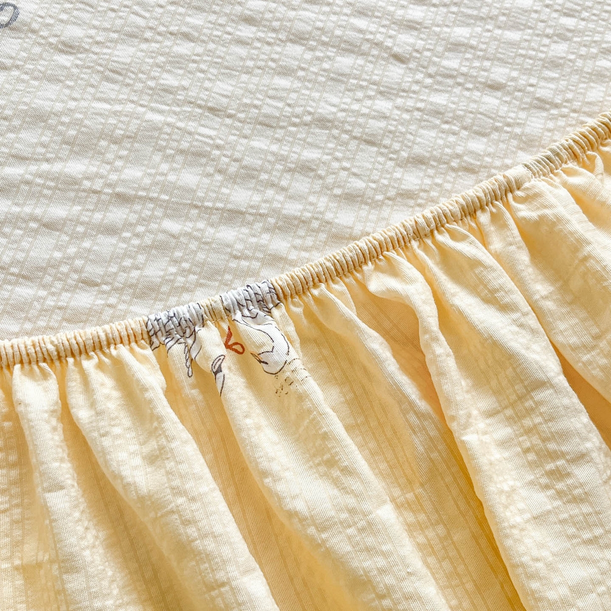 91家纺网 家纺一手货源 找家纺 蓝极人 2026新款泡泡纱印花床笠 CL施华洛黄