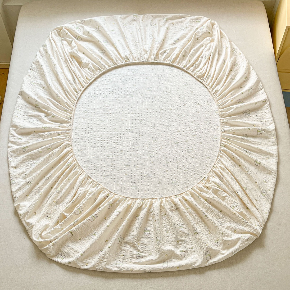 91家纺网 家纺一手货源 找家纺 蓝极人 2026新款泡泡纱印花床笠 CL耶耶狗