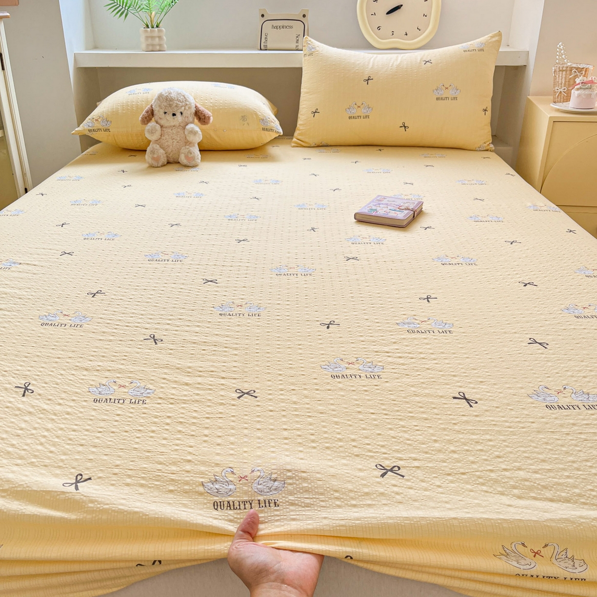 91家纺网 家纺一手货源 找家纺 蓝极人 2026新款泡泡纱印花床笠 CL施华洛黄