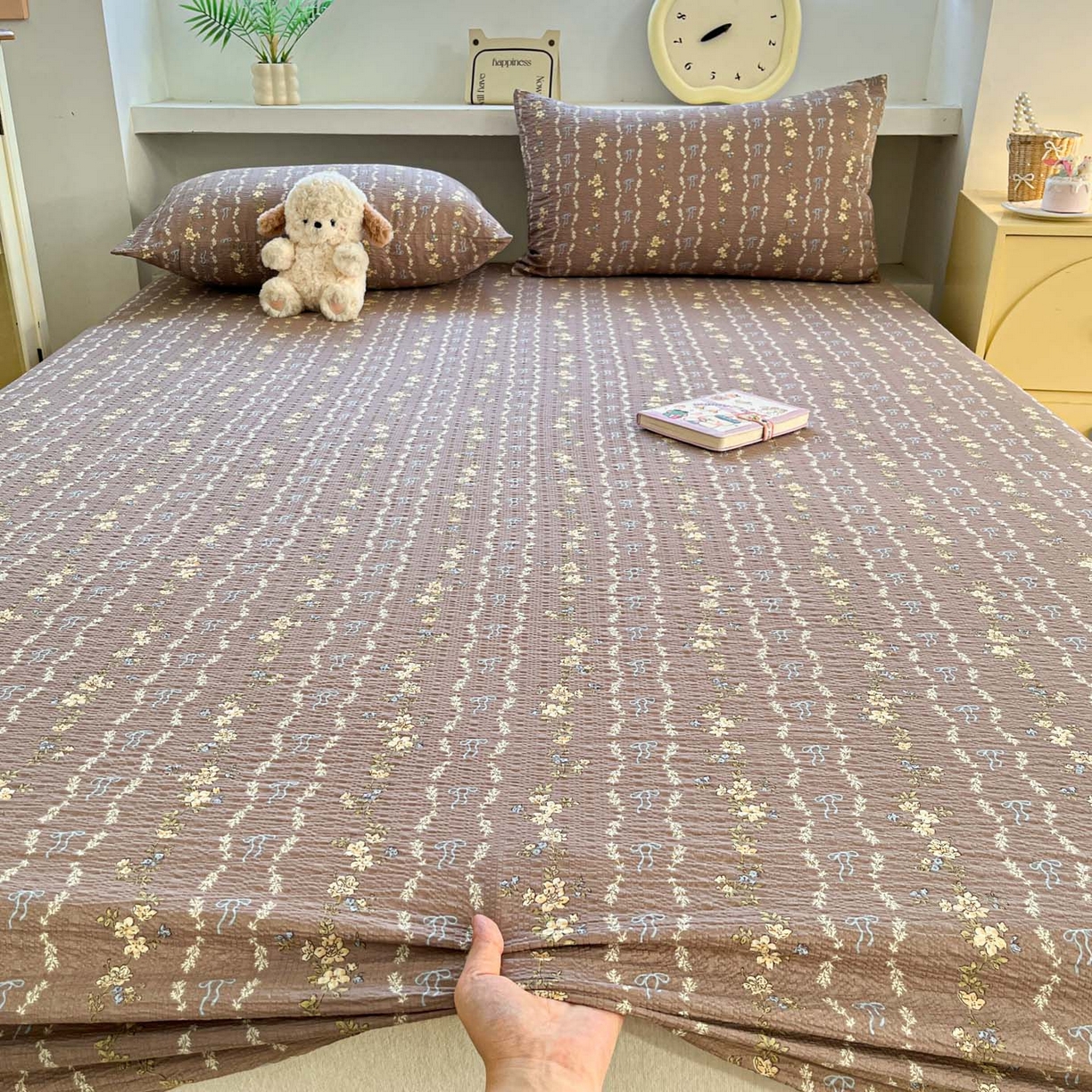 91家纺网 家纺一手货源 找家纺 蓝极人 2026新款泡泡纱印花床笠 CL情人节咖