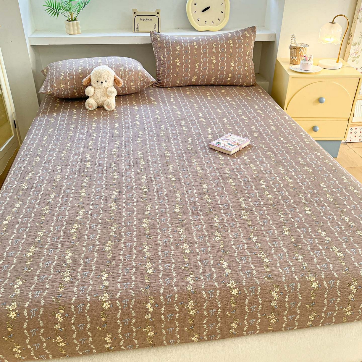 91家纺网 家纺一手货源 找家纺 蓝极人 2026新款泡泡纱印花床笠 CL情人节咖