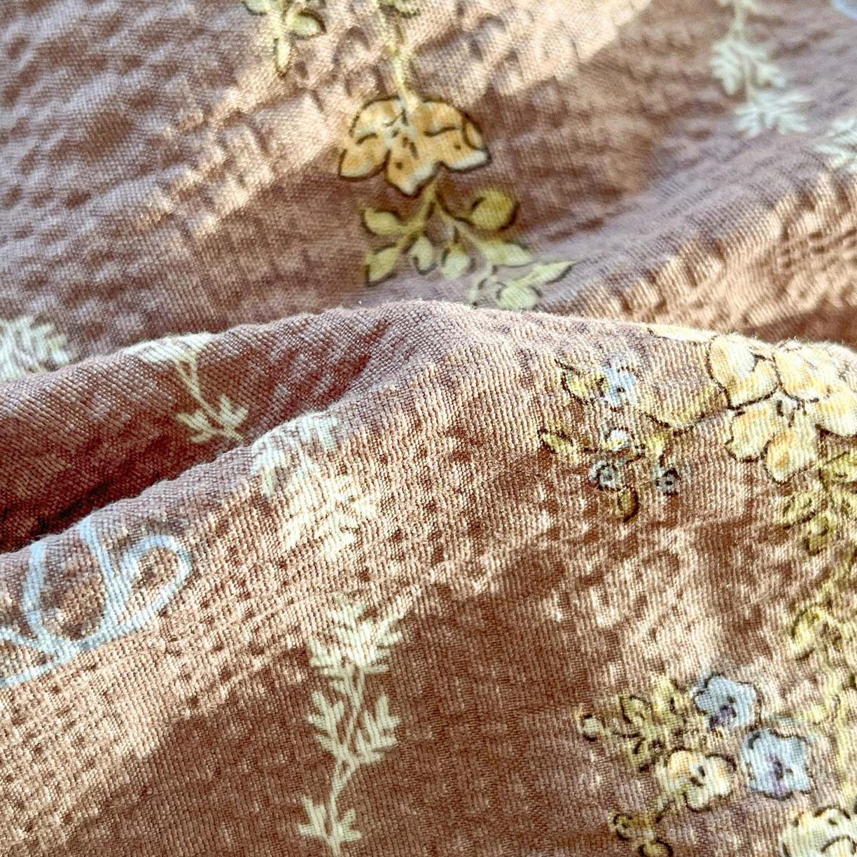 91家纺网 家纺一手货源 找家纺 蓝极人 2026新款泡泡纱印花床笠 CL情人节咖