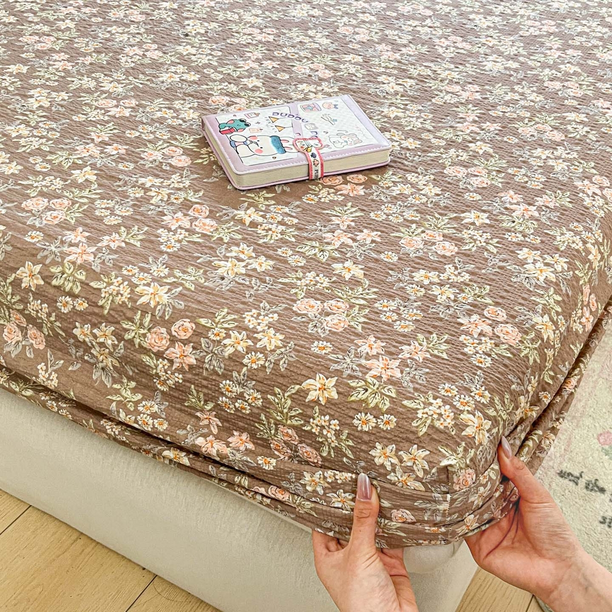 91家纺网 家纺一手货源 找家纺 蓝极人 2026新款泡泡纱印花床笠 CL桔园