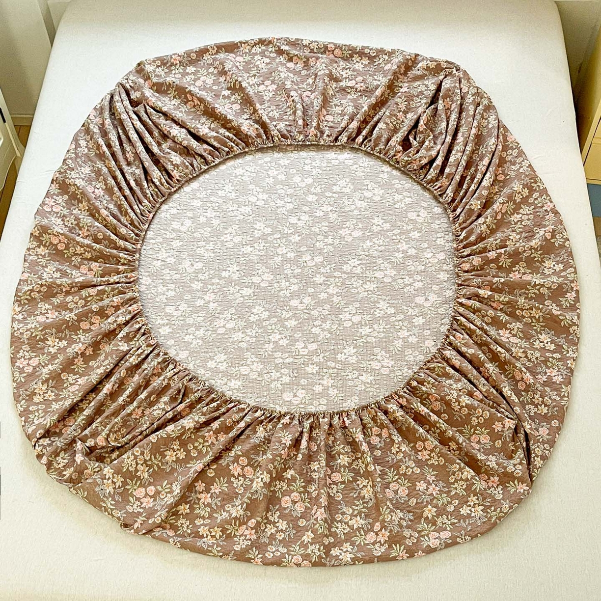 91家纺网 家纺一手货源 找家纺 蓝极人 2026新款泡泡纱印花床笠 CL桔园