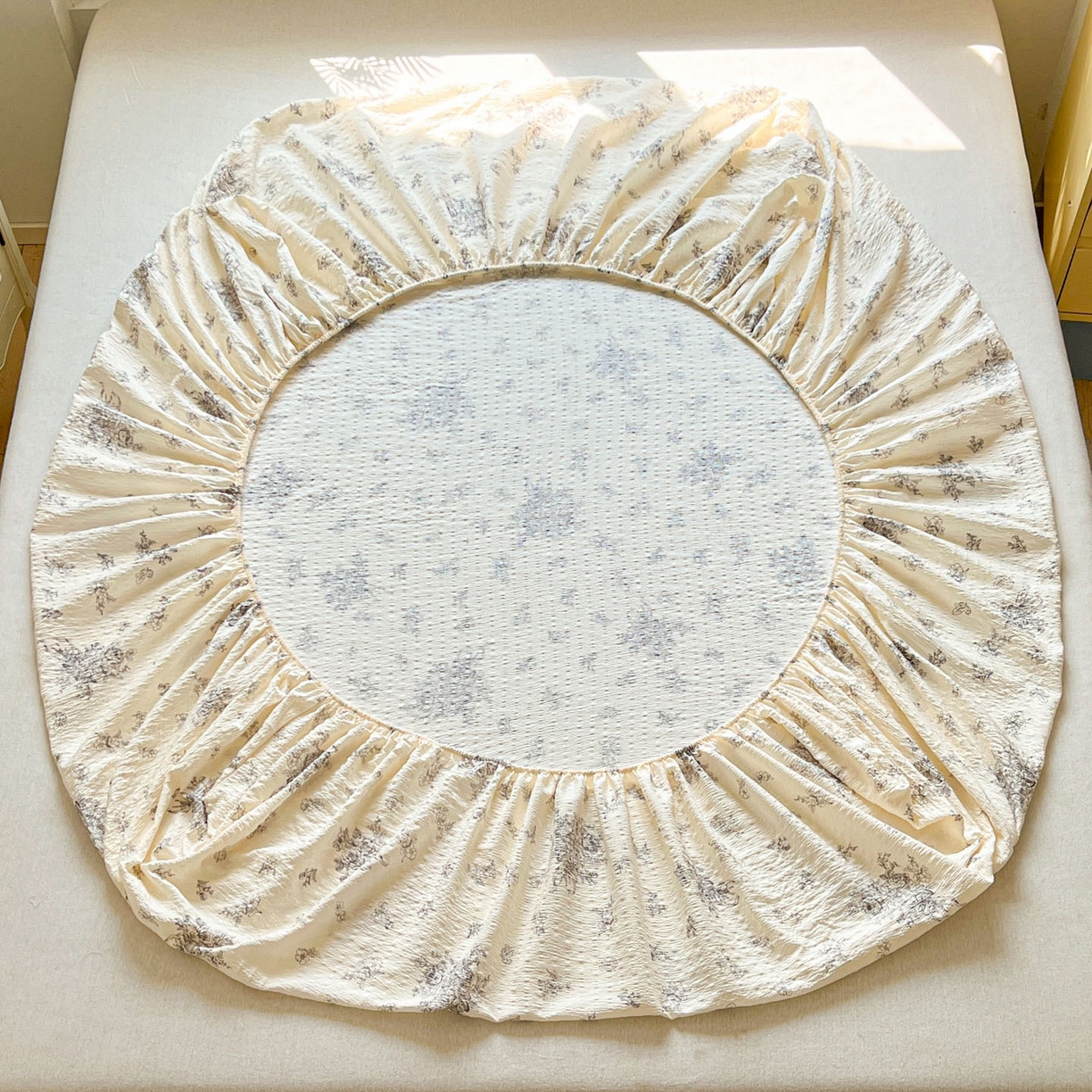 91家纺网 家纺一手货源 找家纺 蓝极人 2026新款泡泡纱印花床笠 CL南洋