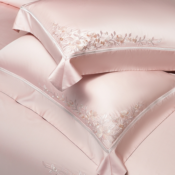 91家纺网 家纺一手货源 找家纺 诗黛尔 2026春夏新品天丝刺绣四件套若水伊人系列 若水伊人-落樱粉