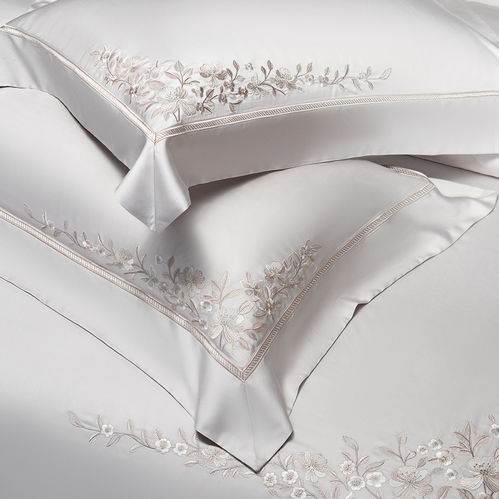 91家纺网 家纺一手货源 找家纺 诗黛尔 2026春夏新品天丝刺绣四件套若水伊人系列 若水伊人-绅士灰