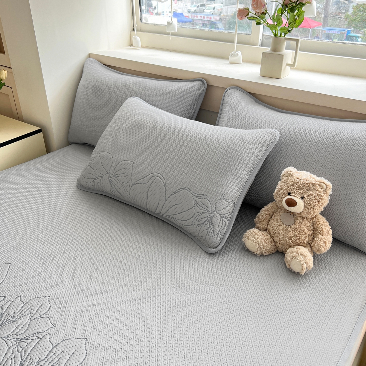 91家纺网 家纺一手货源 找家纺 能好家纺 2026新款高分子PE冰豆豆凉席床笠款 半夏灰