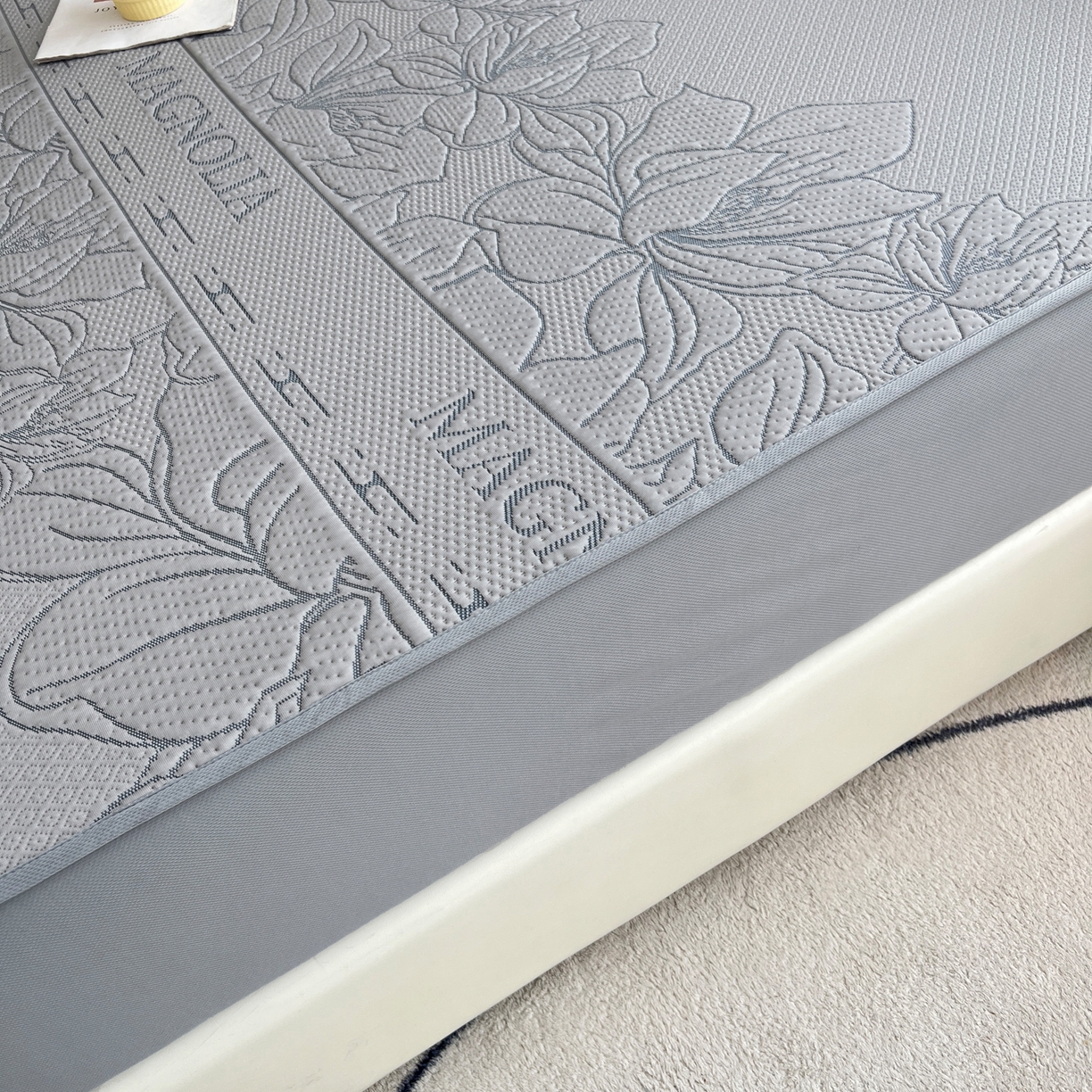 91家纺网 家纺一手货源 找家纺 能好家纺 2026新款高分子PE冰豆豆凉席床笠款 半夏灰