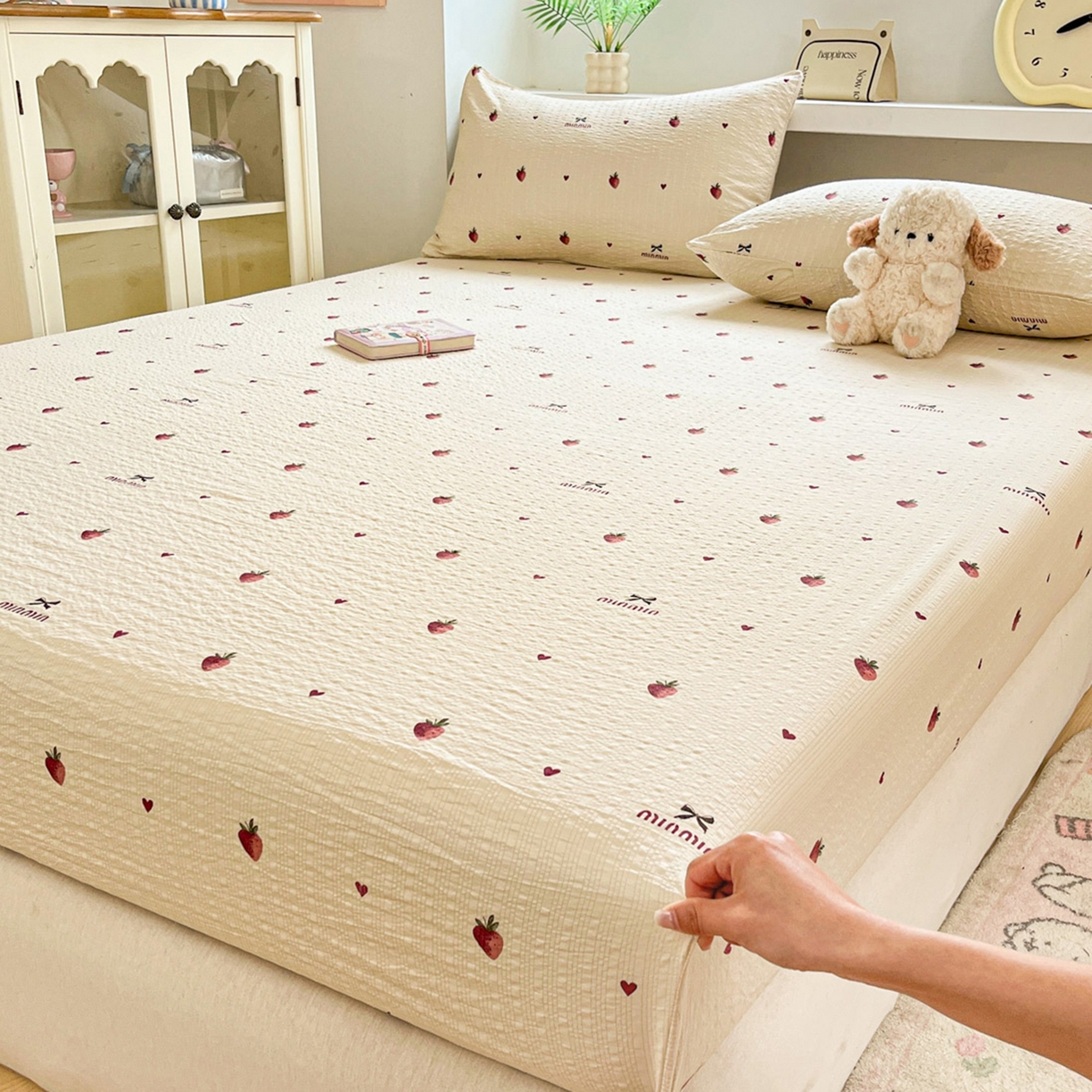 91家纺网 家纺一手货源 找家纺 蓝极人 2026新款泡泡纱印花床笠 CL草莓