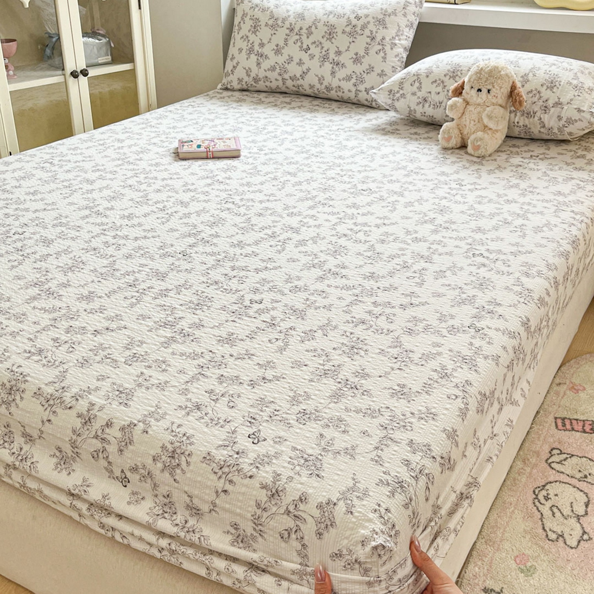 91家纺网 家纺一手货源 找家纺 蓝极人 2026新款泡泡纱印花床笠 CL蝶迹