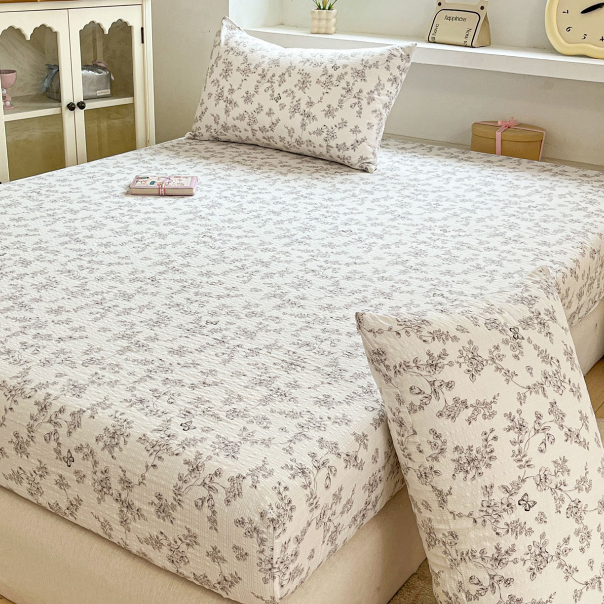 91家纺网 家纺一手货源 找家纺 蓝极人 2026新款泡泡纱印花床笠 CL蝶迹