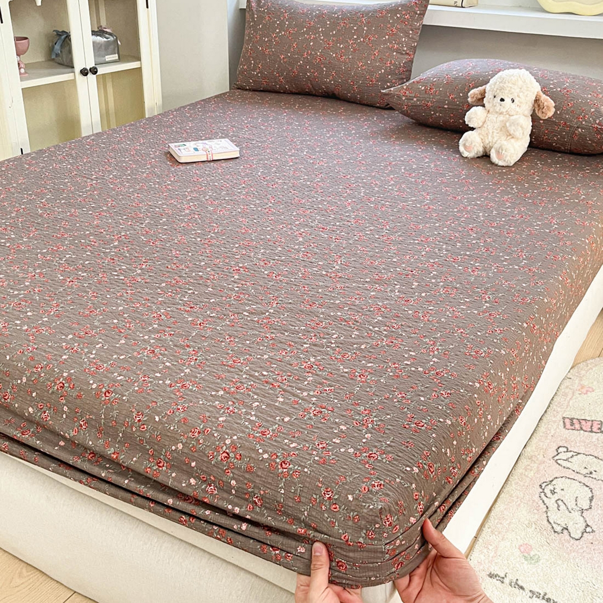 91家纺网 家纺一手货源 找家纺 蓝极人 2026新款泡泡纱印花床笠 CL胭脂