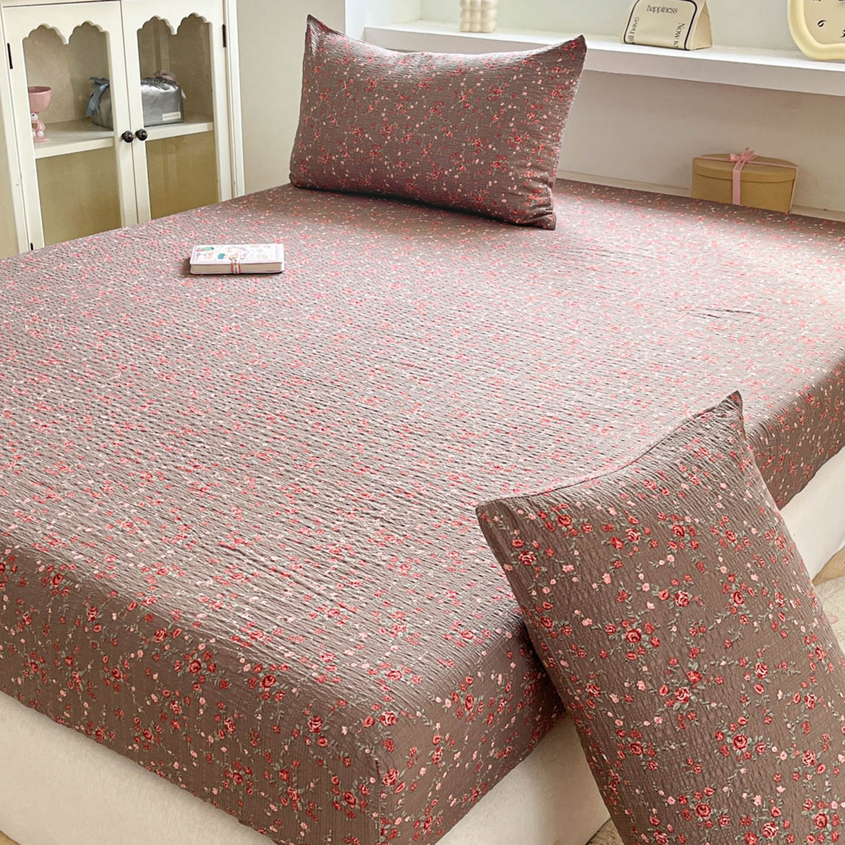 91家纺网 家纺一手货源 找家纺 蓝极人 2026新款泡泡纱印花床笠 CL胭脂