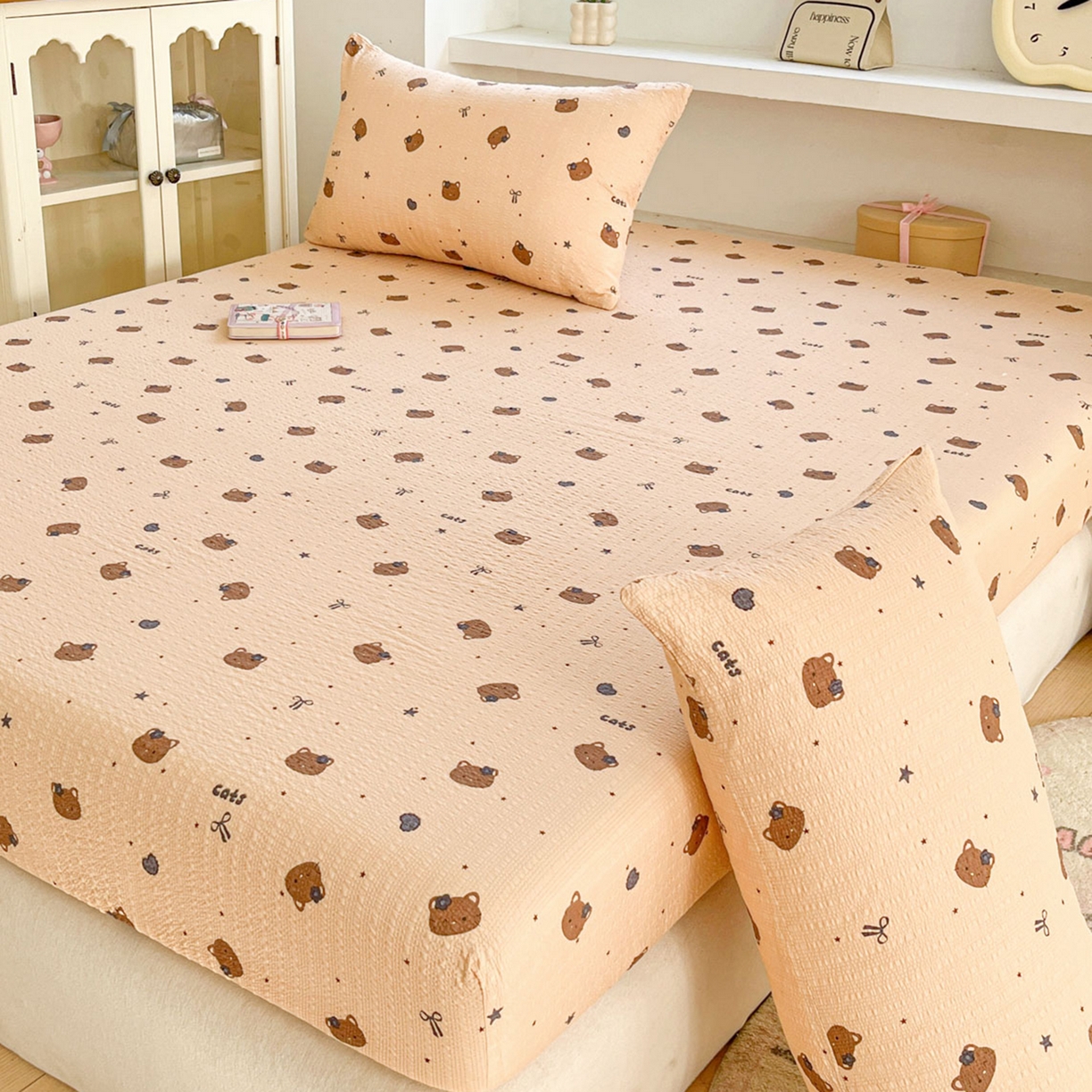 91家纺网 家纺一手货源 找家纺 蓝极人 2026新款泡泡纱印花床笠 CL曲奇猫