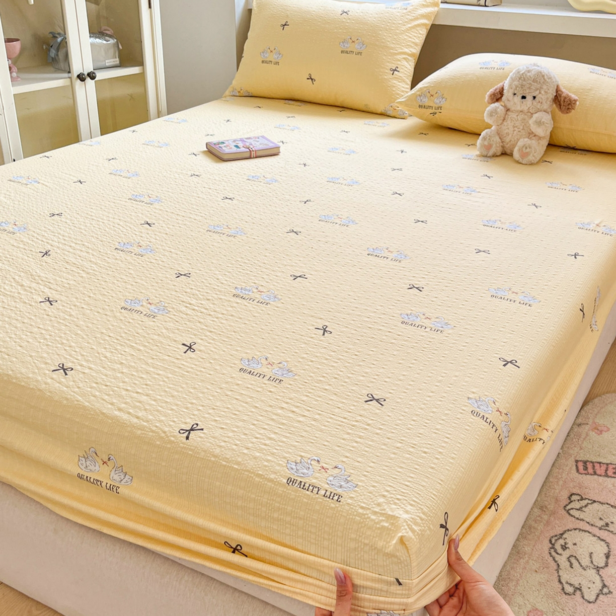 91家纺网 家纺一手货源 找家纺 蓝极人 2026新款泡泡纱印花床笠 CL施华洛黄