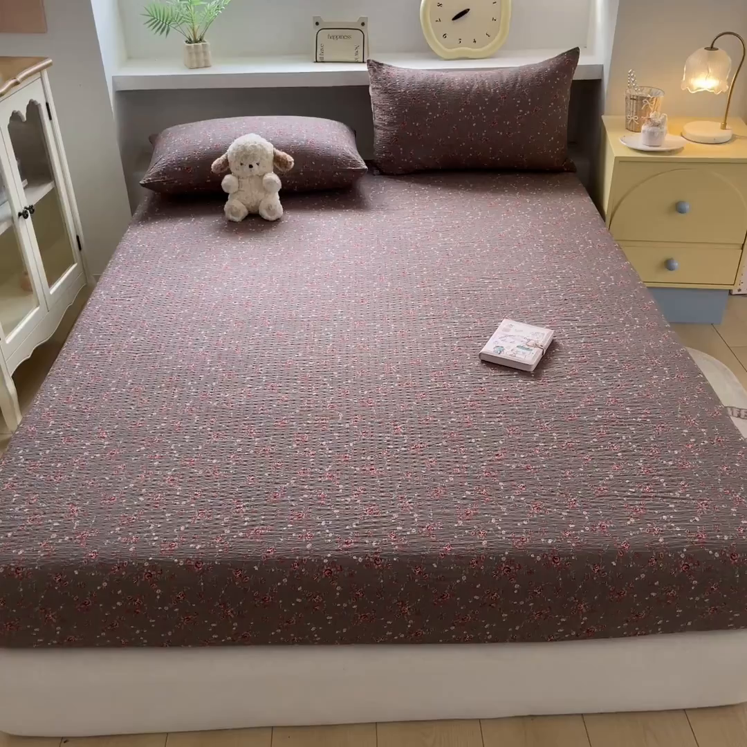 91家纺网 家纺一手货源 找家纺 蓝极人 2026新款泡泡纱印花床笠 CL胭脂