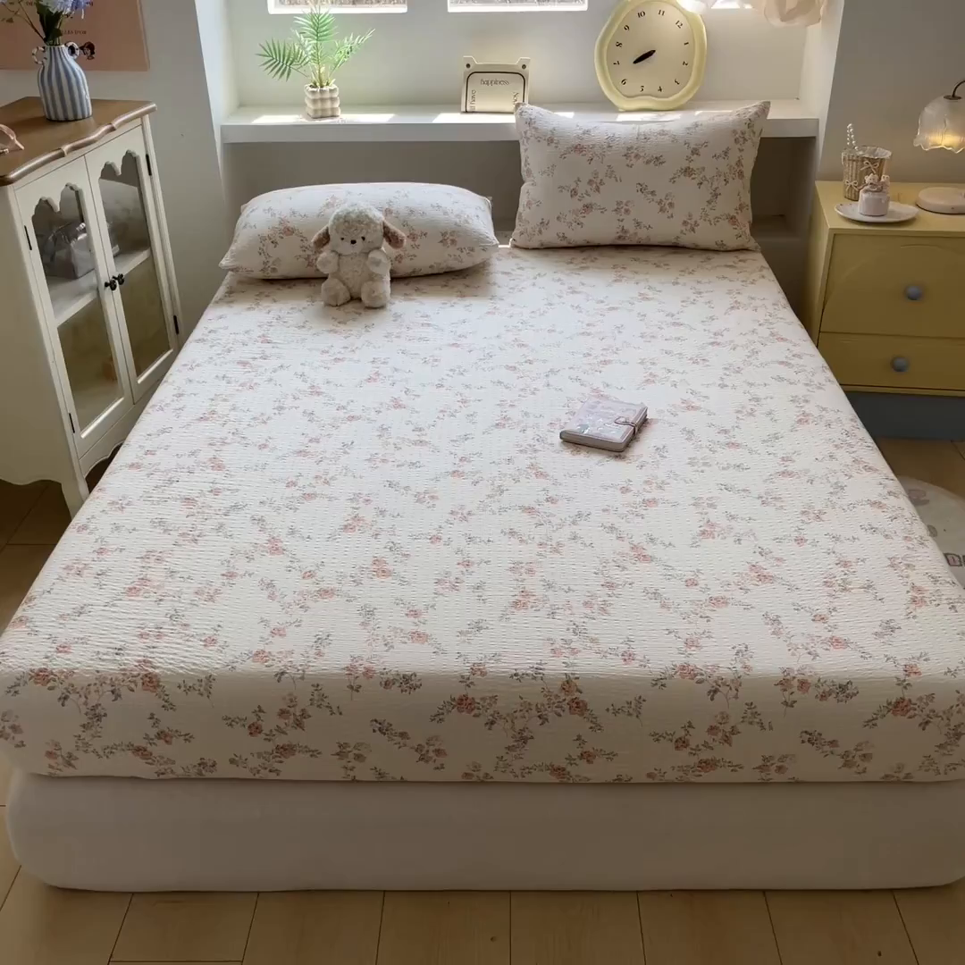 91家纺网 家纺一手货源 找家纺 蓝极人 2026新款泡泡纱印花床笠 CL春色