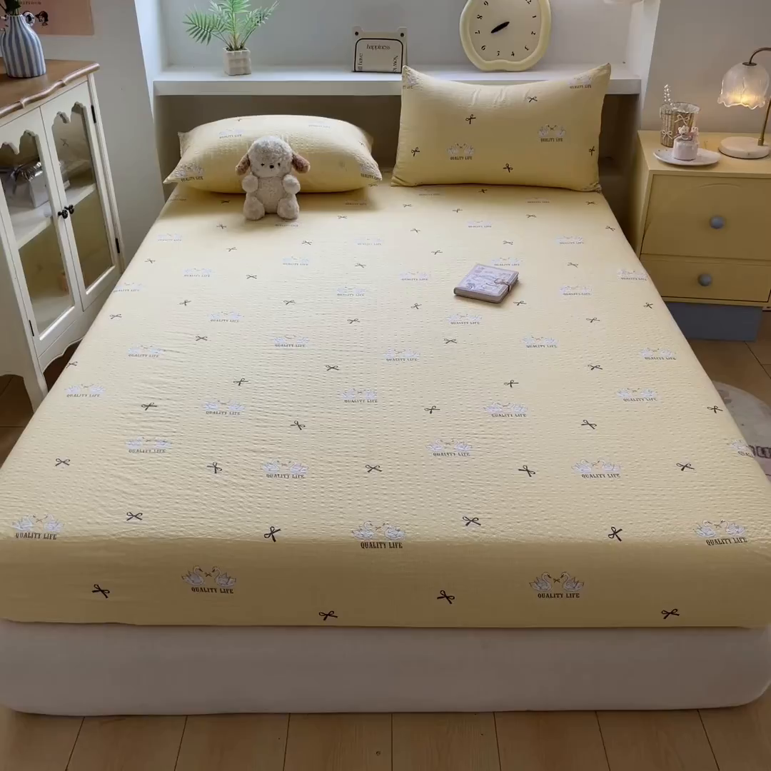 91家纺网 家纺一手货源 找家纺 蓝极人 2026新款泡泡纱印花床笠 CL施华洛黄