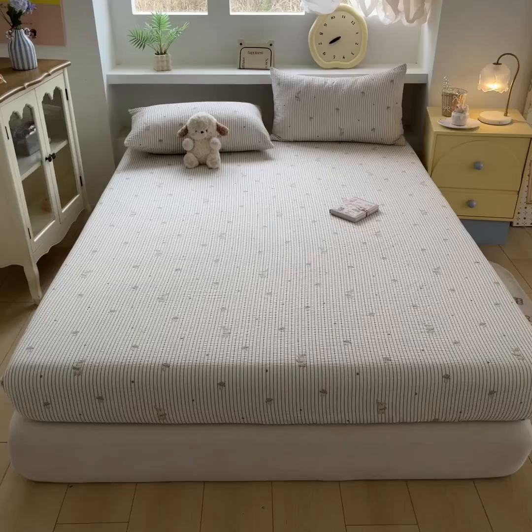 91家纺网 家纺一手货源 找家纺 蓝极人 2026新款泡泡纱印花床笠 CL蘑菇兔